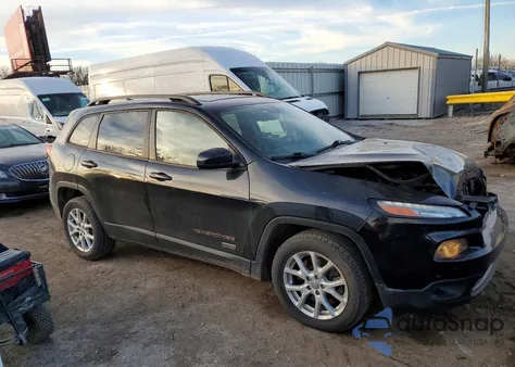 2016 Jeep Cherokee Latitude z USA, uszkodzony, nr VIN 1C4PJLCB5GW312364